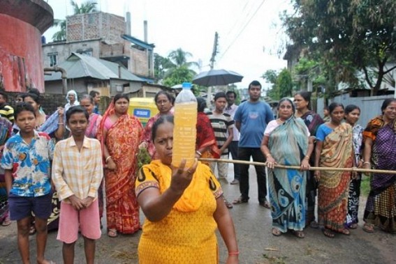 Locals staged protest against contaminated water Locals staged protest against contaminated water